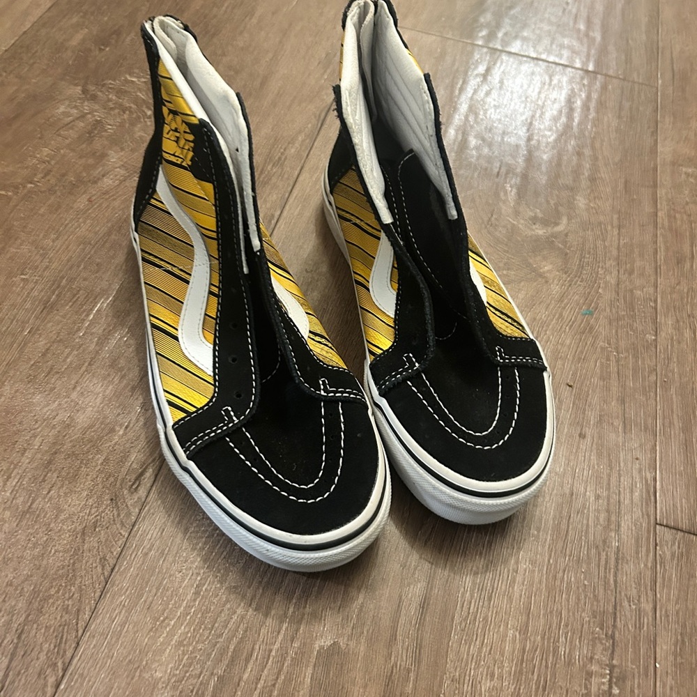 Stylish Kids High-Top Sneakers - Black and Yellow